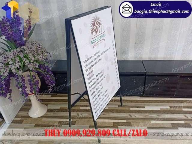 standee a hai mặt