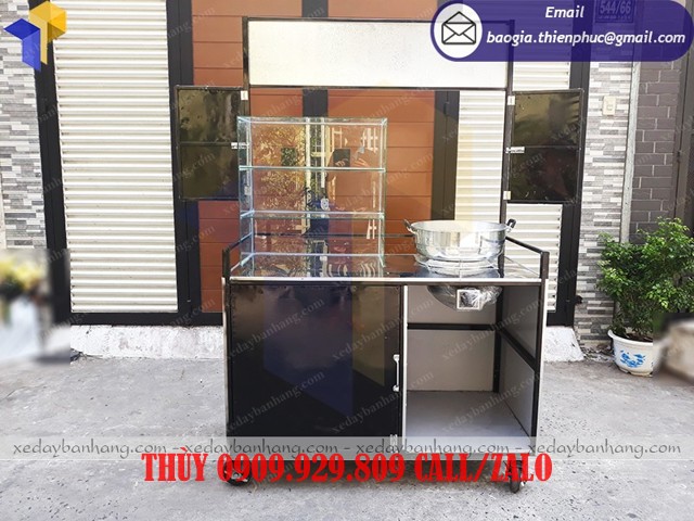 xe bán tôm hùm vỉa hè