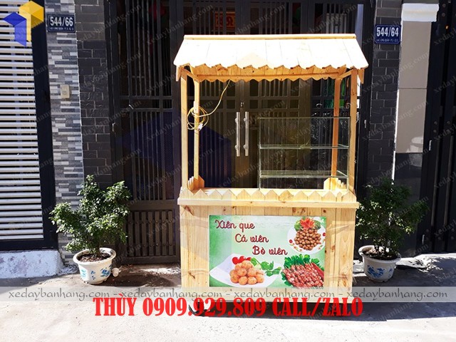 xe gỗ bán đồ ăn vặt