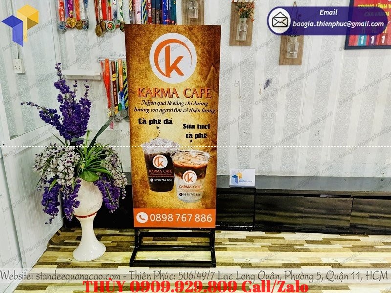 báo giá standee chân sắt đứng quảng cáo