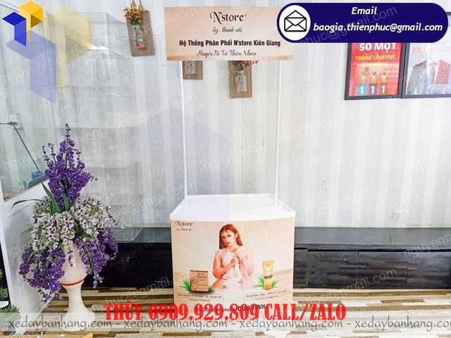 giá quầy nhựa bao nhiêu
