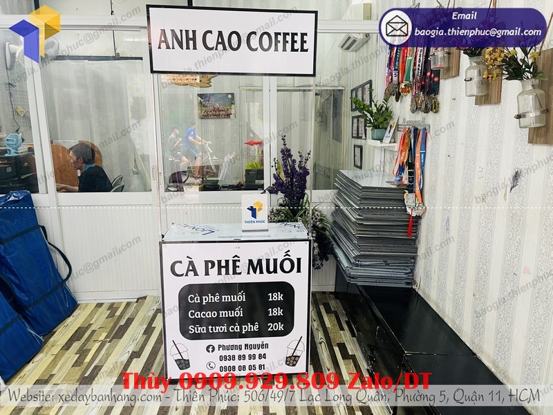 quầy sắt xếp gọn bán cà phê muối