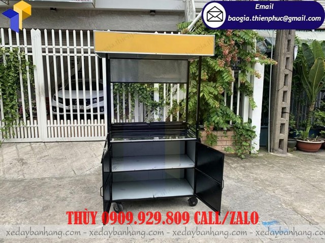xe đẩy bán bánh mì