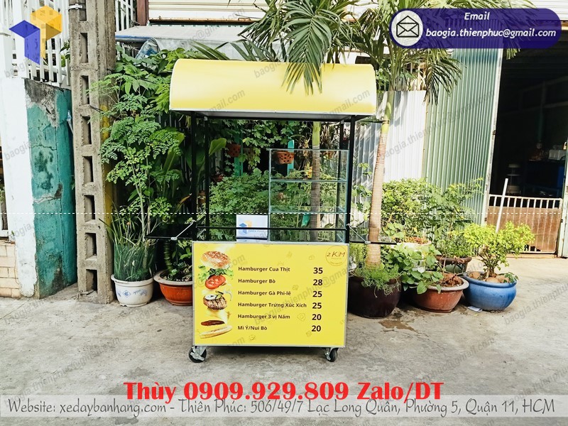 xe đẩy bán bánh mì