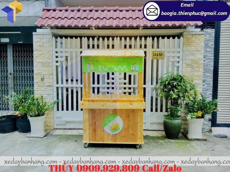 xe gỗ bán nước ép trái cây